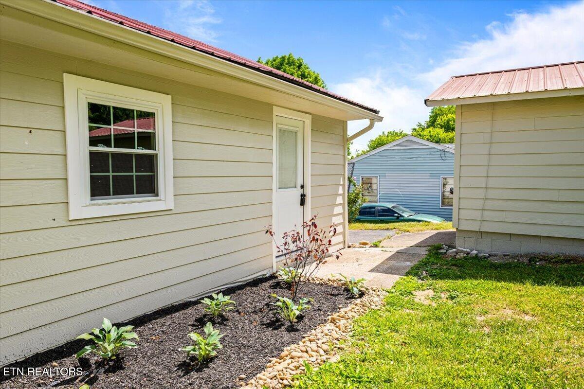 922 W Central Ave, LaFollette