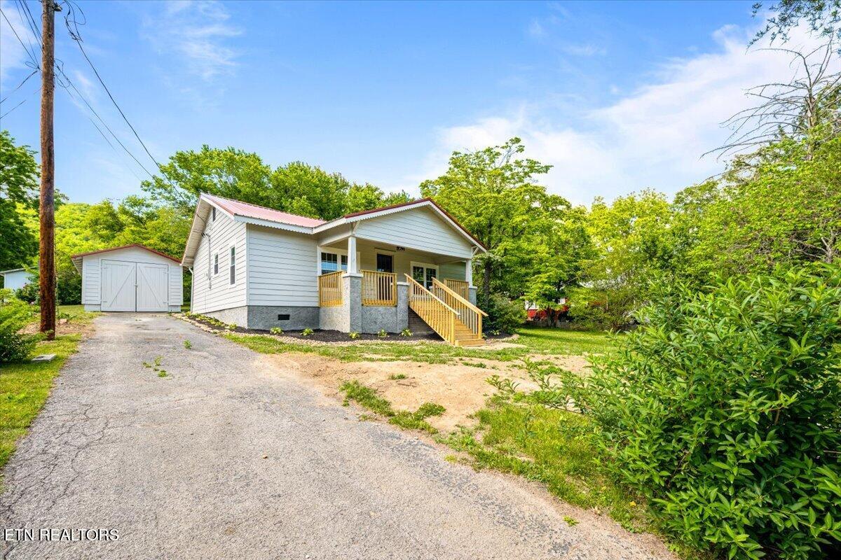 922 W Central Ave, LaFollette
