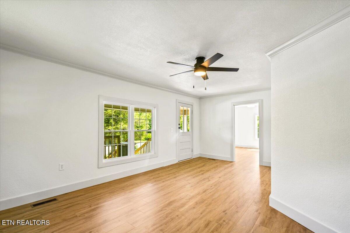 922 W Central Ave, LaFollette