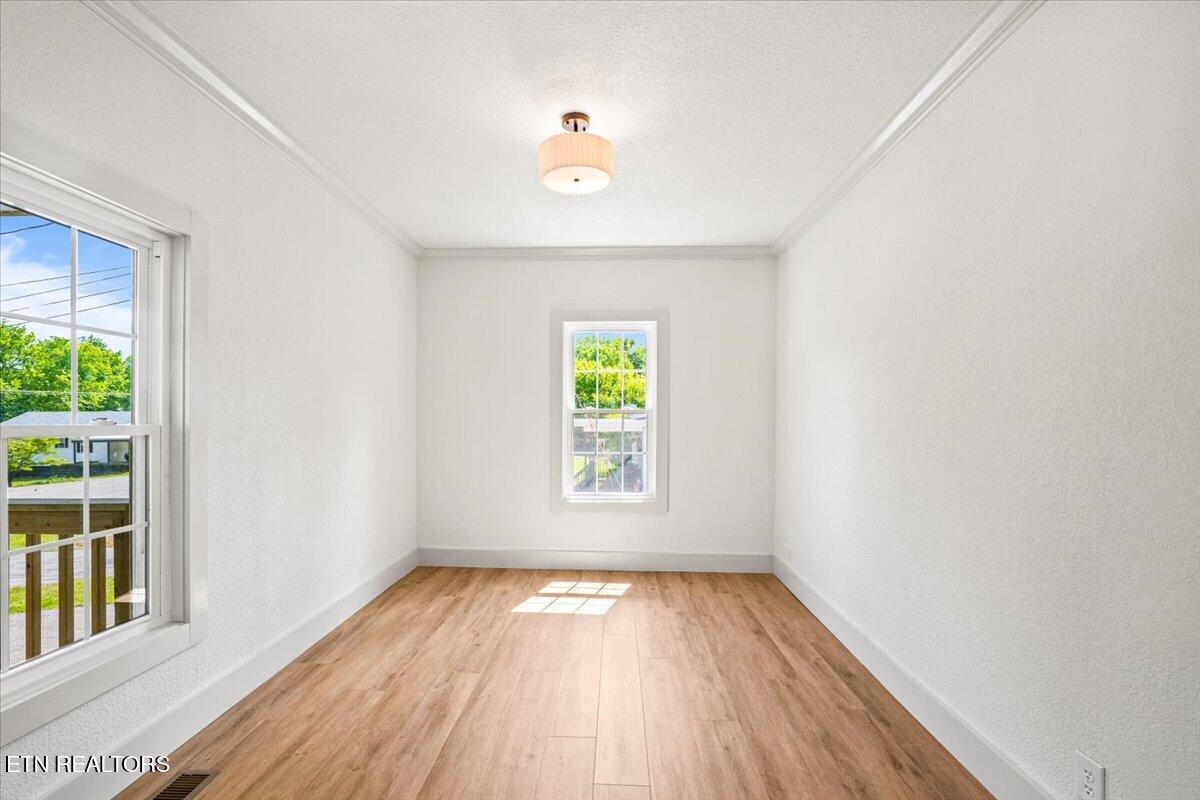 922 W Central Ave, LaFollette