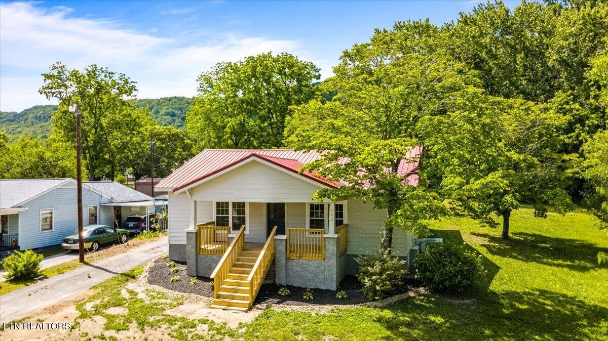 922 W Central Ave, LaFollette