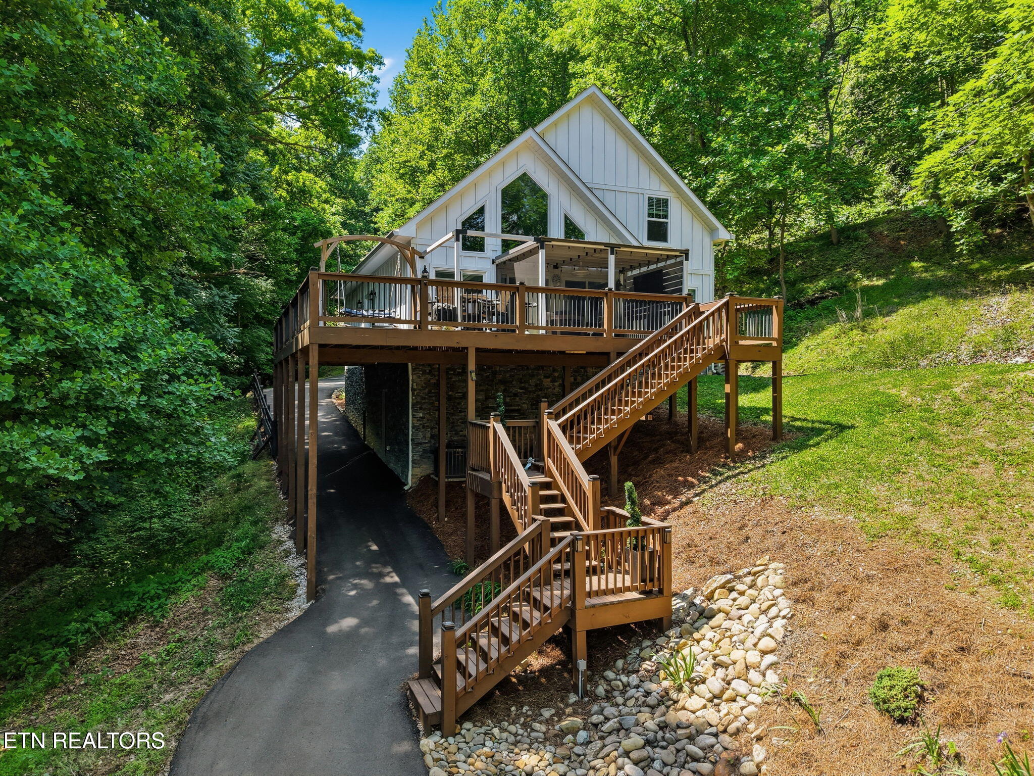 1068 N Shorewood Drive