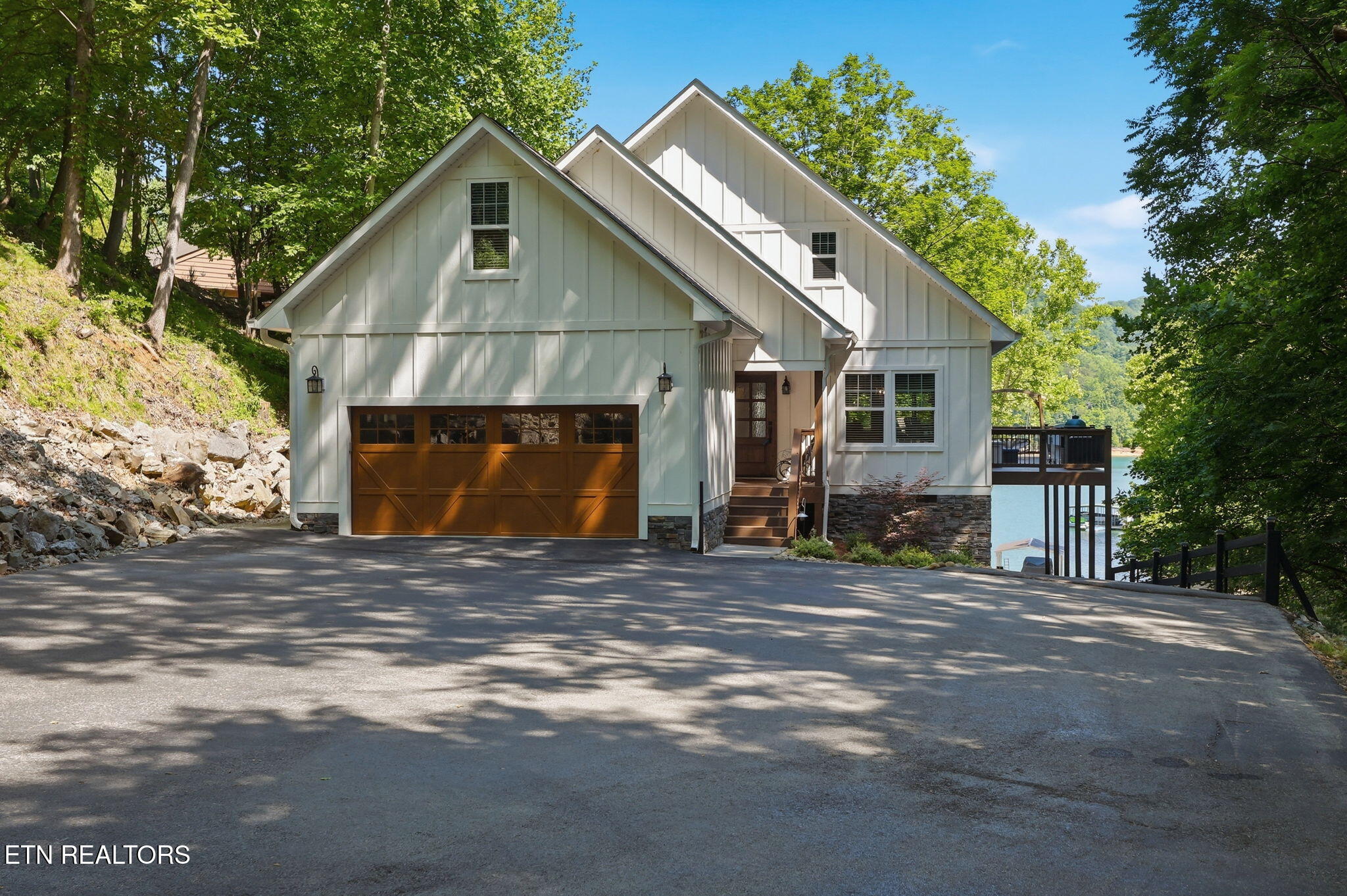 1068 N Shorewood Drive