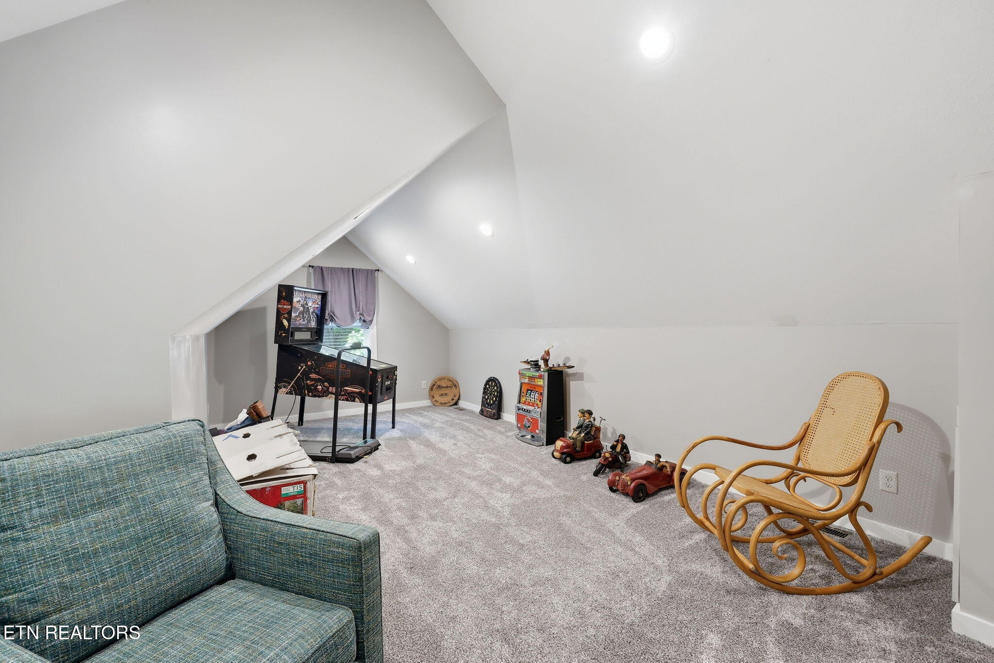 1068 N Shorewood Drive