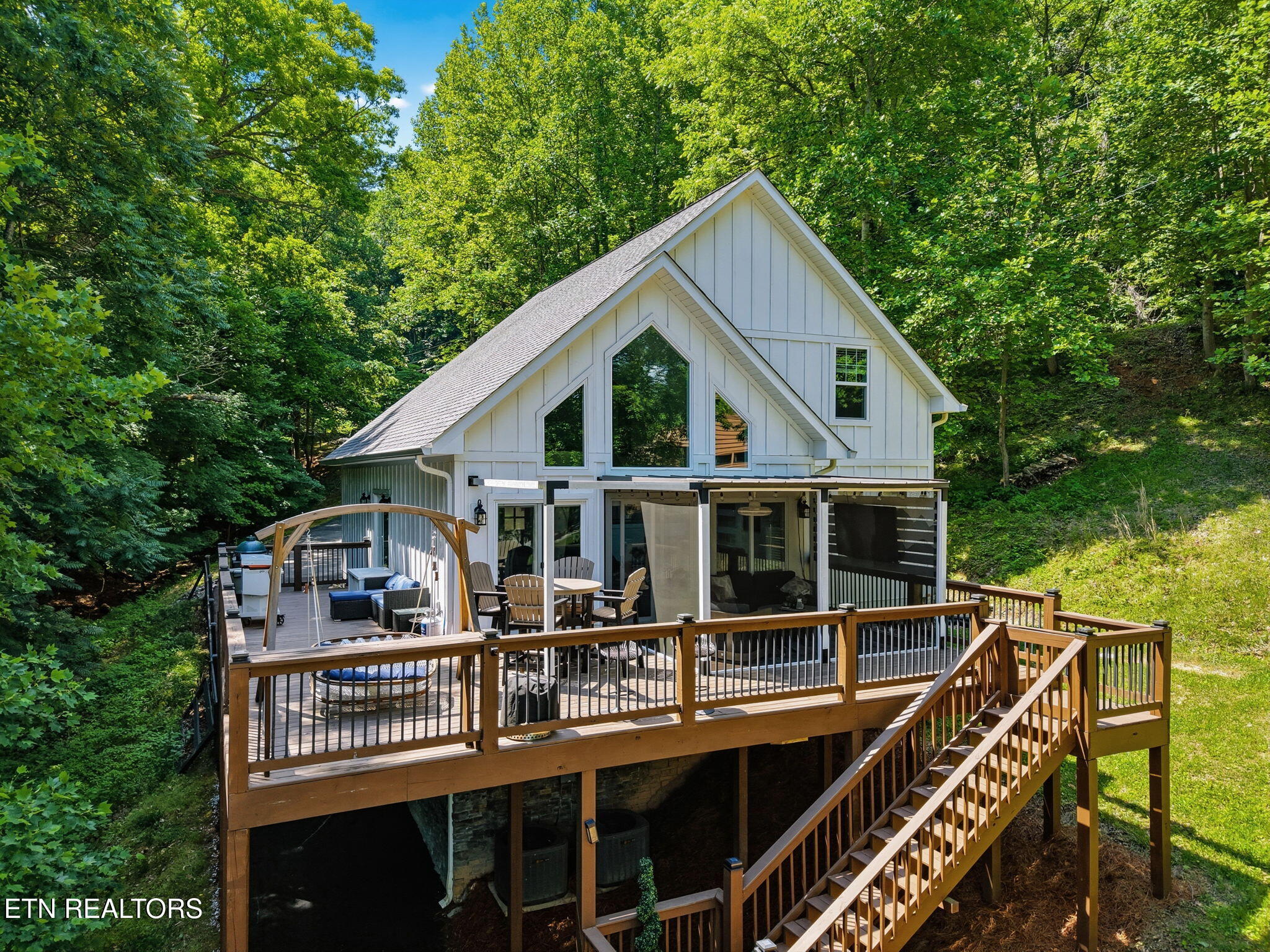 1068 N Shorewood Drive