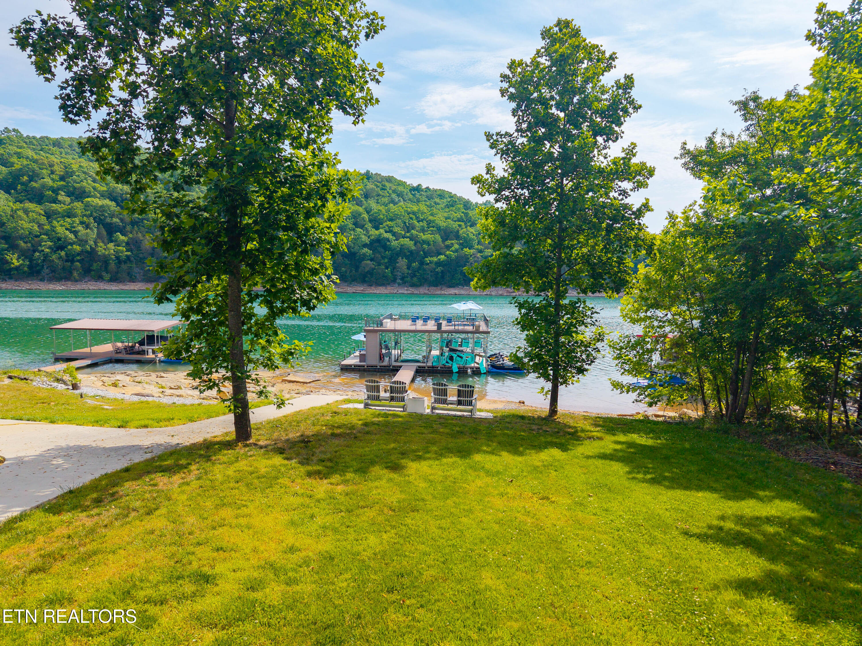 597 E Norris Point Rd, LaFollette
