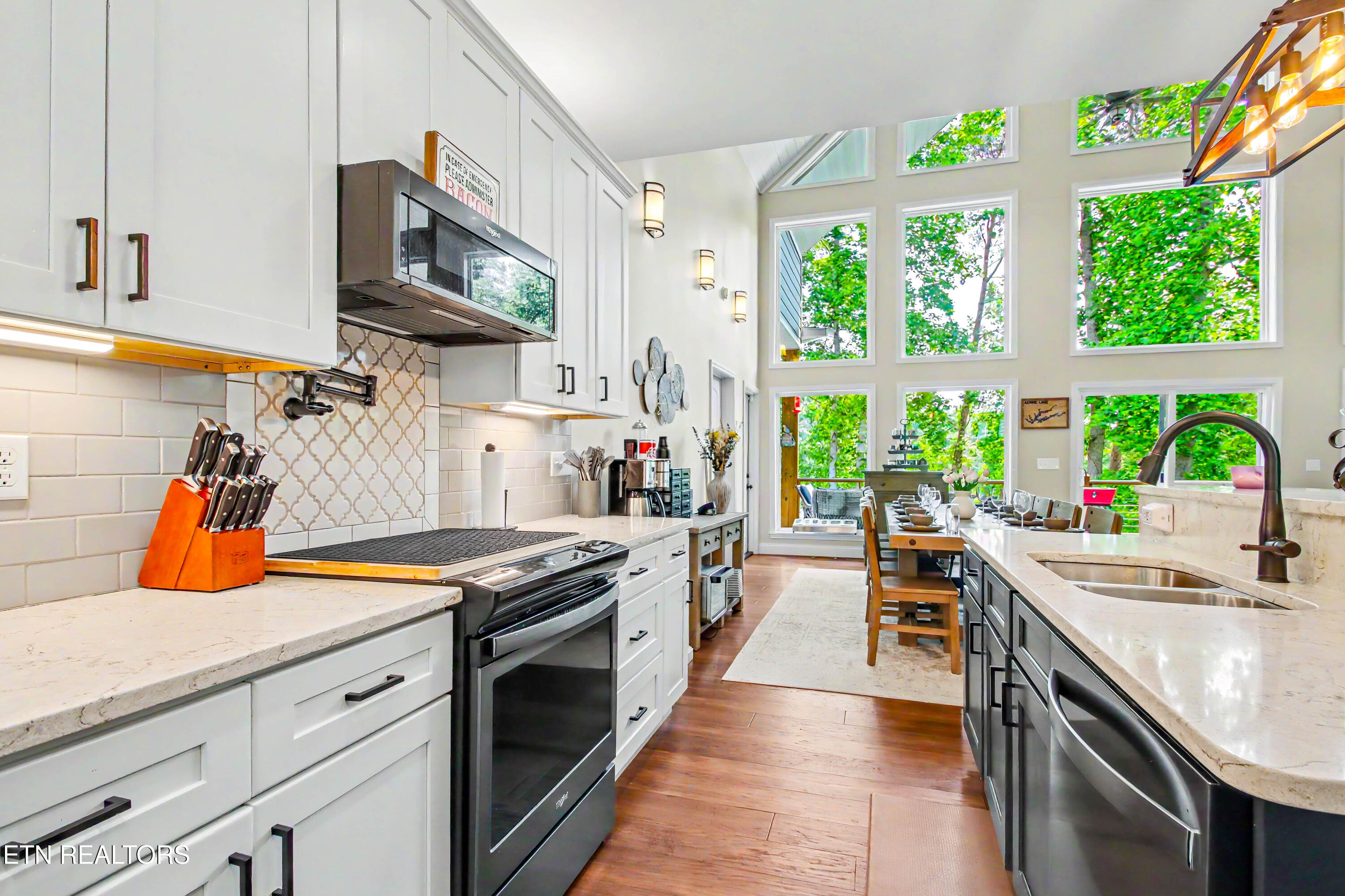 597 E Norris Point Rd, LaFollette