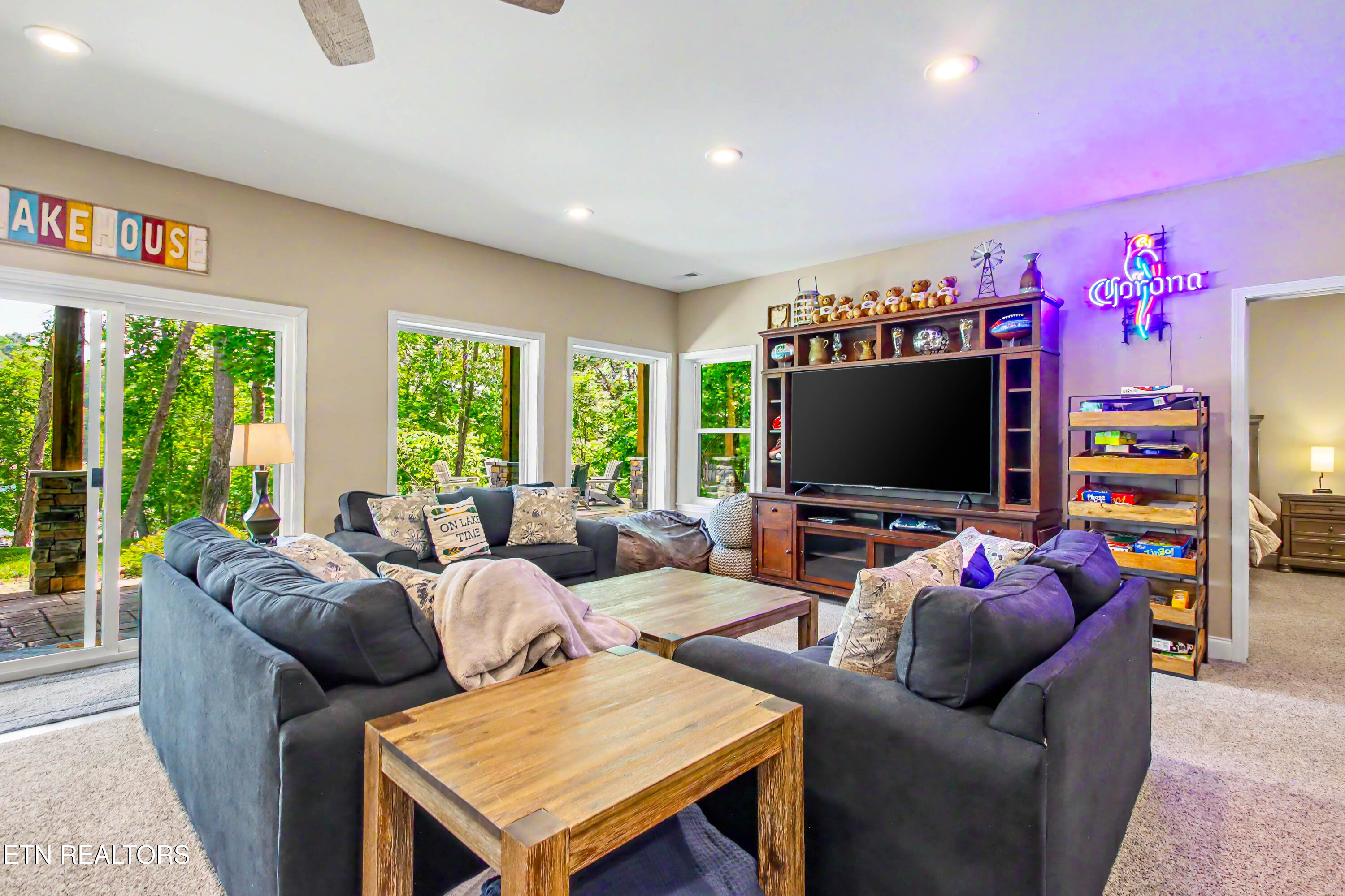 597 E Norris Point Rd, LaFollette