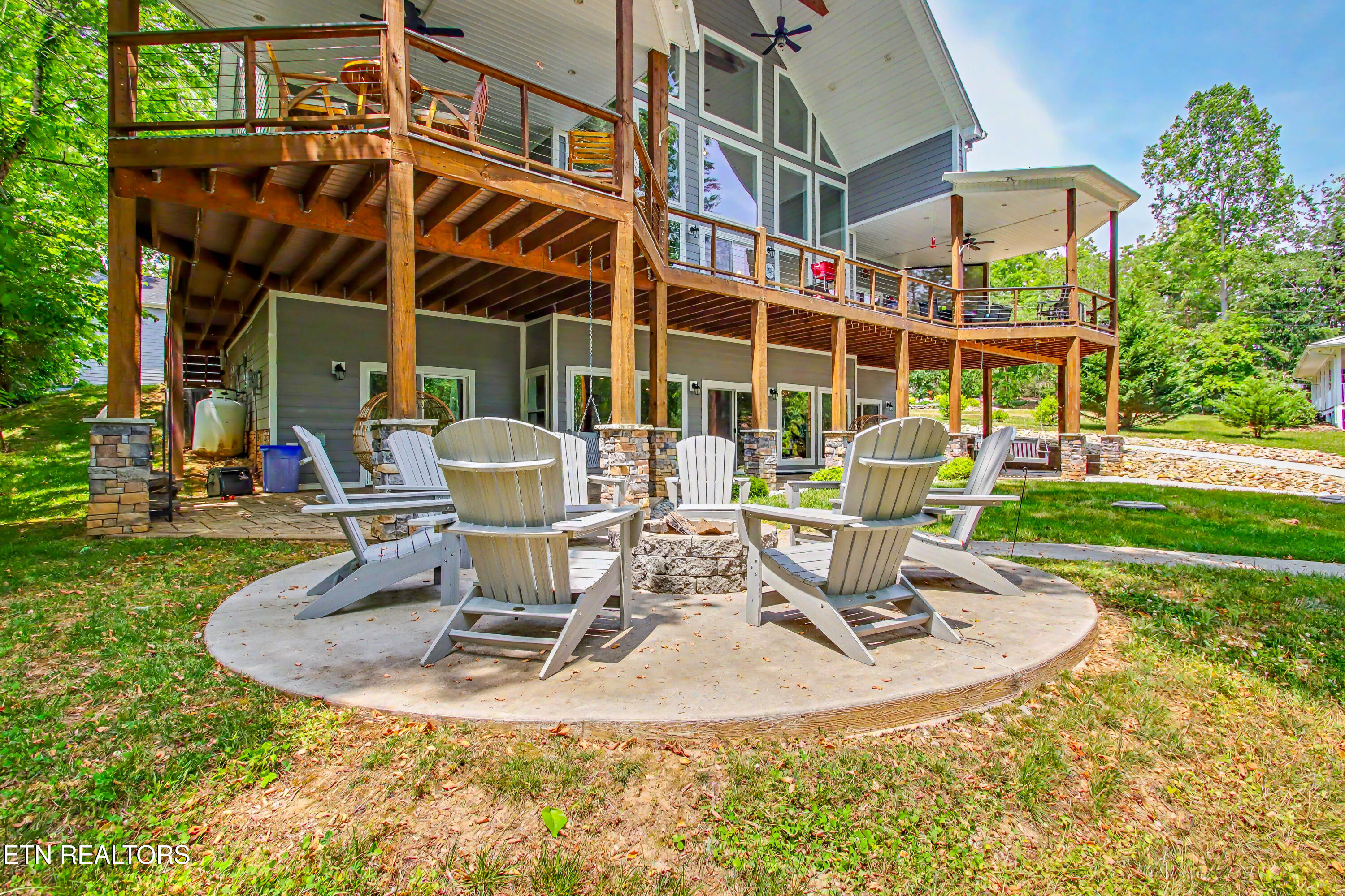 597 E Norris Point Rd, LaFollette