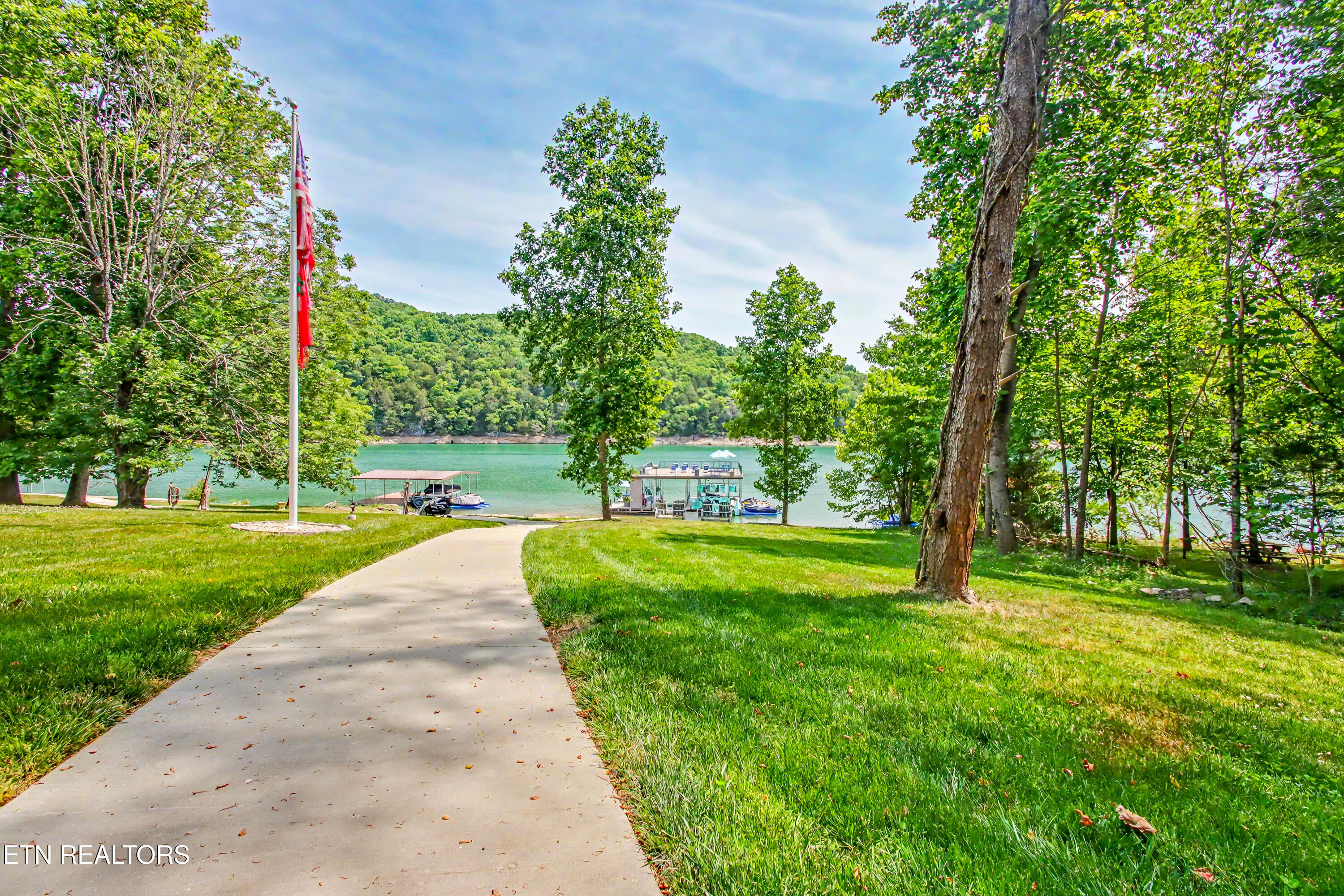 597 E Norris Point Rd, LaFollette