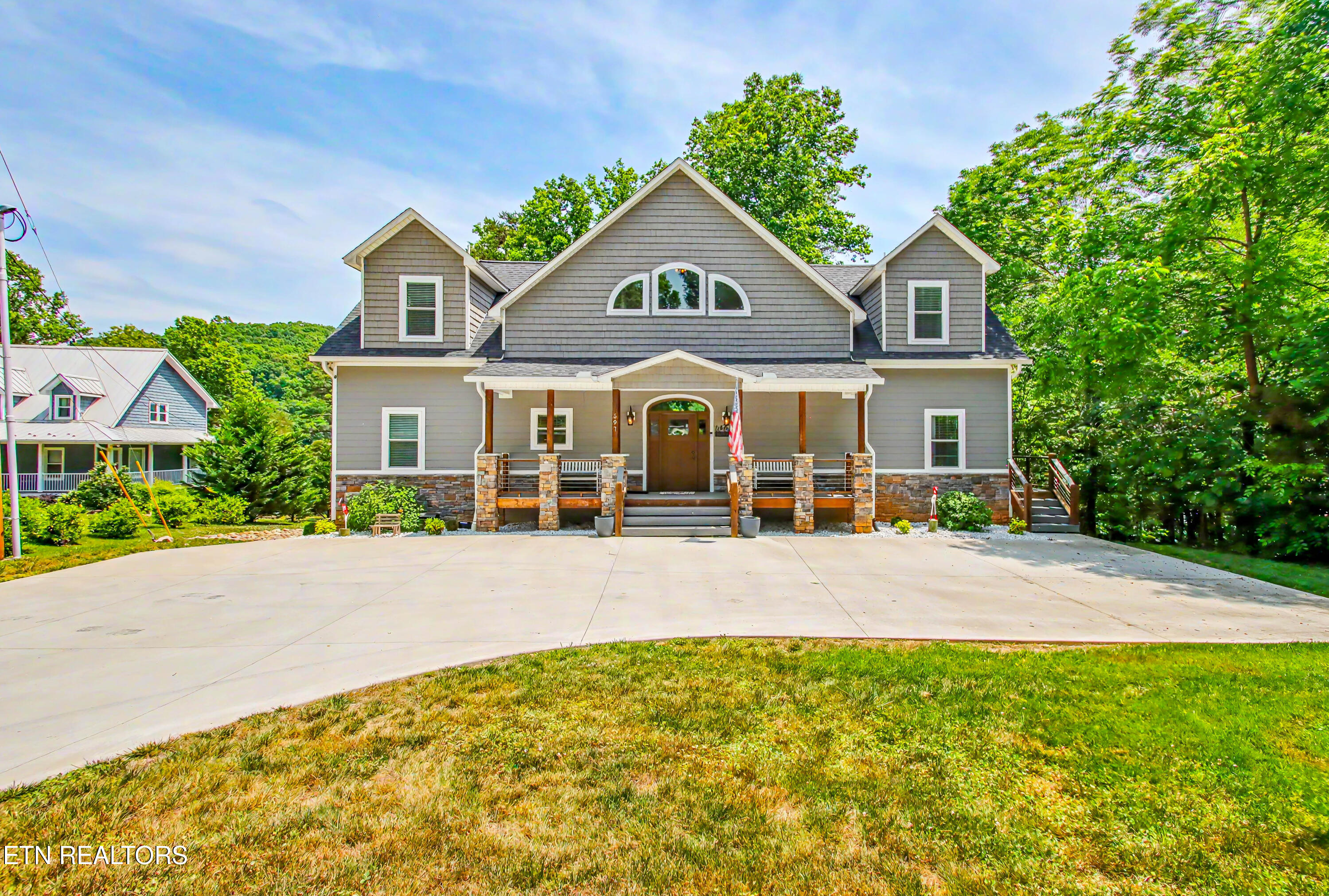 597 E Norris Point Rd, LaFollette
