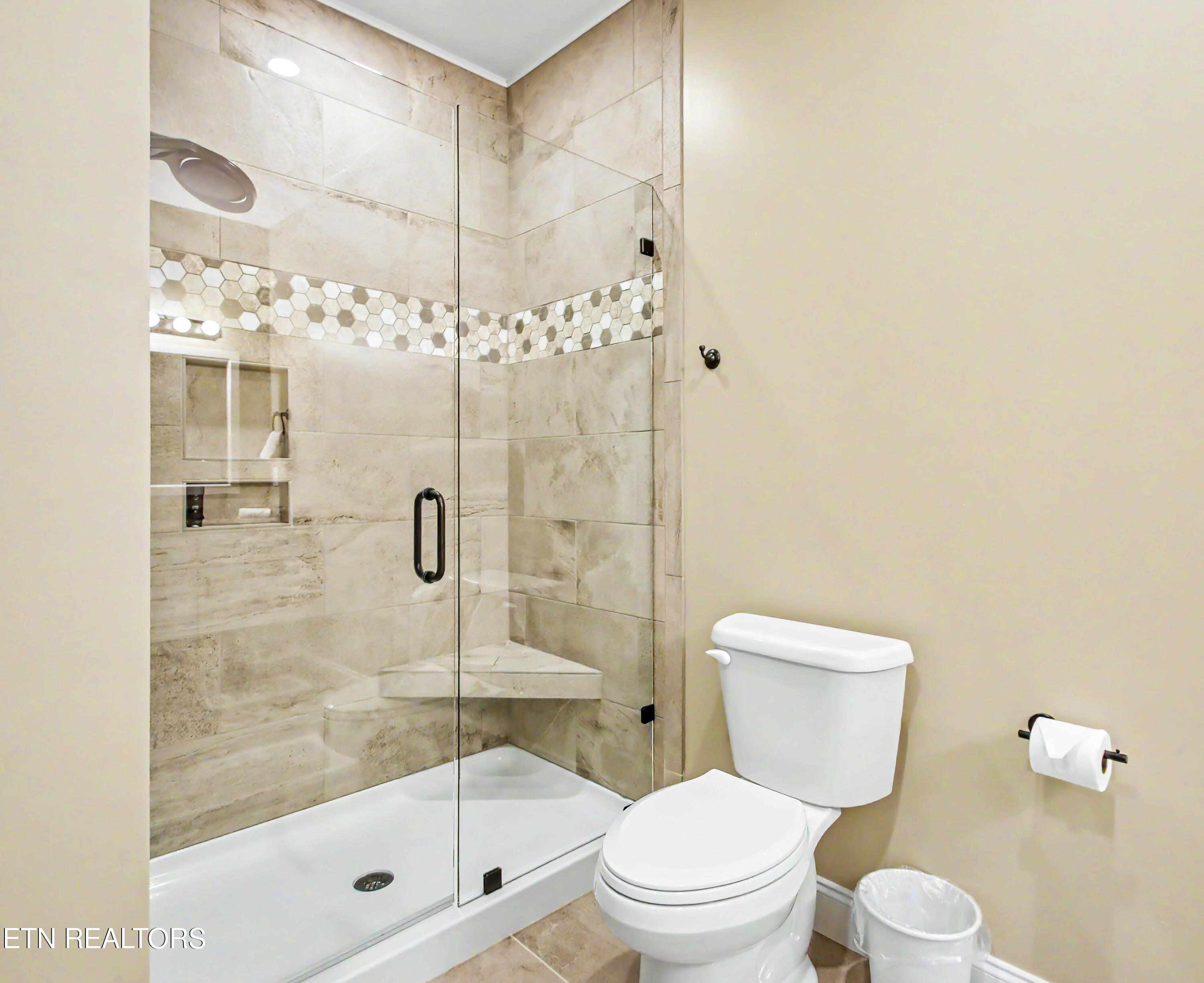 597 E Norris Point Rd, LaFollette