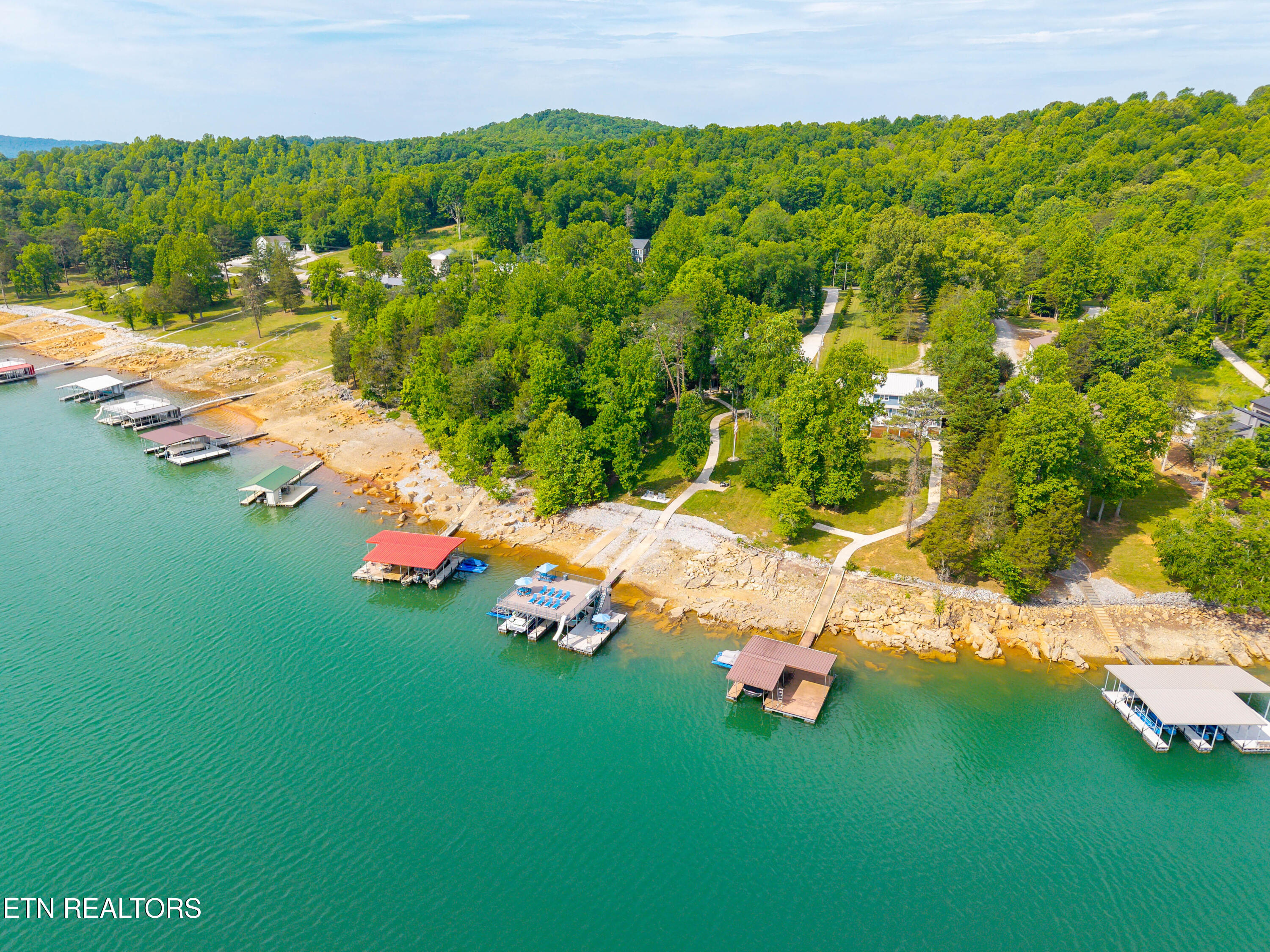 597 E Norris Point Rd, LaFollette