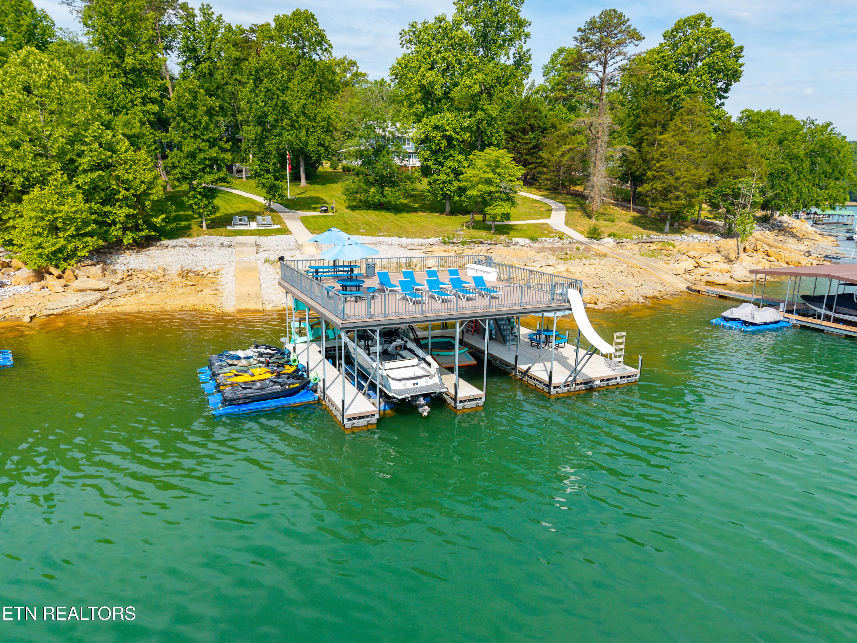 597 E Norris Point Rd, LaFollette