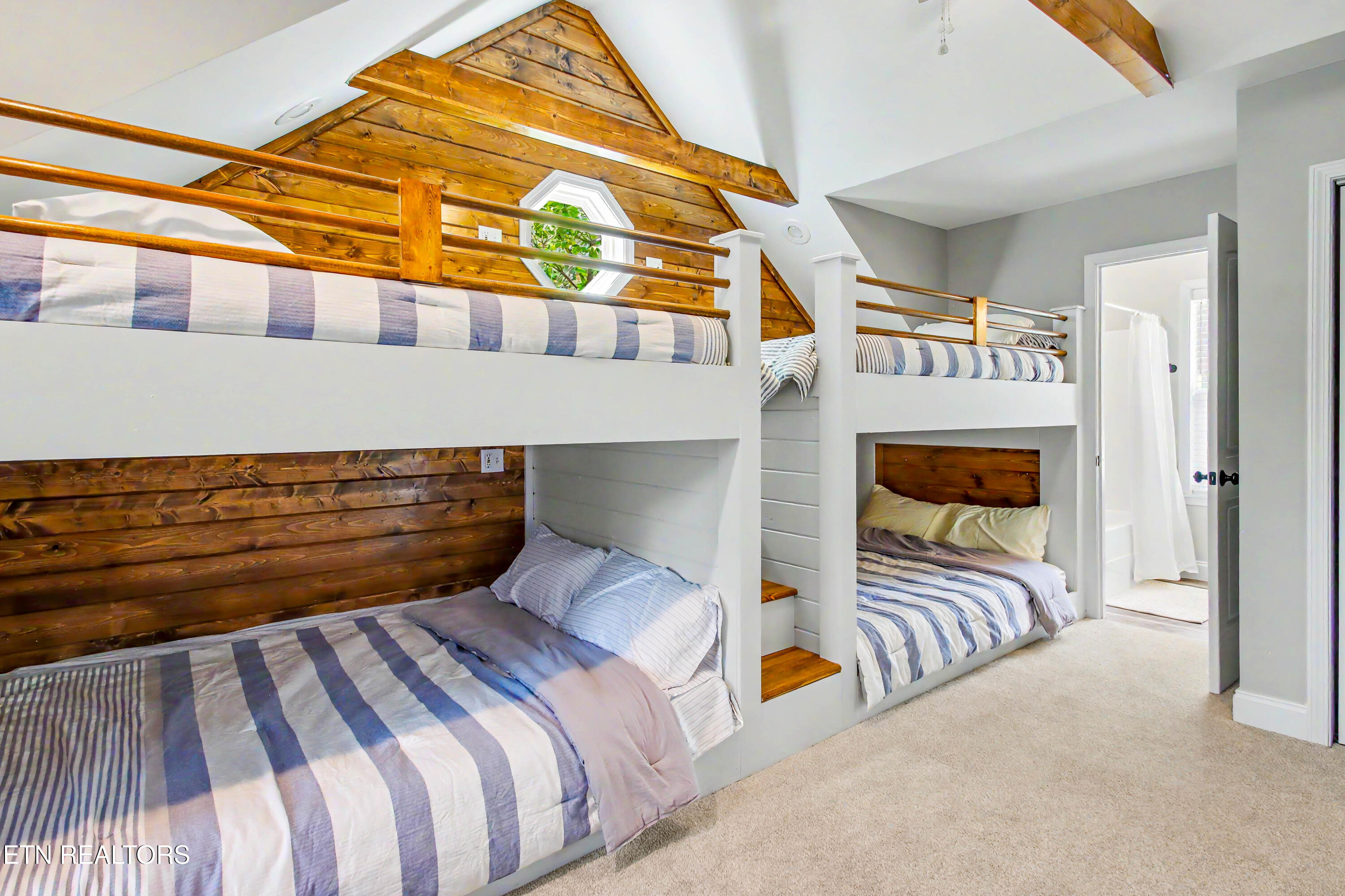 597 E Norris Point Rd, LaFollette
