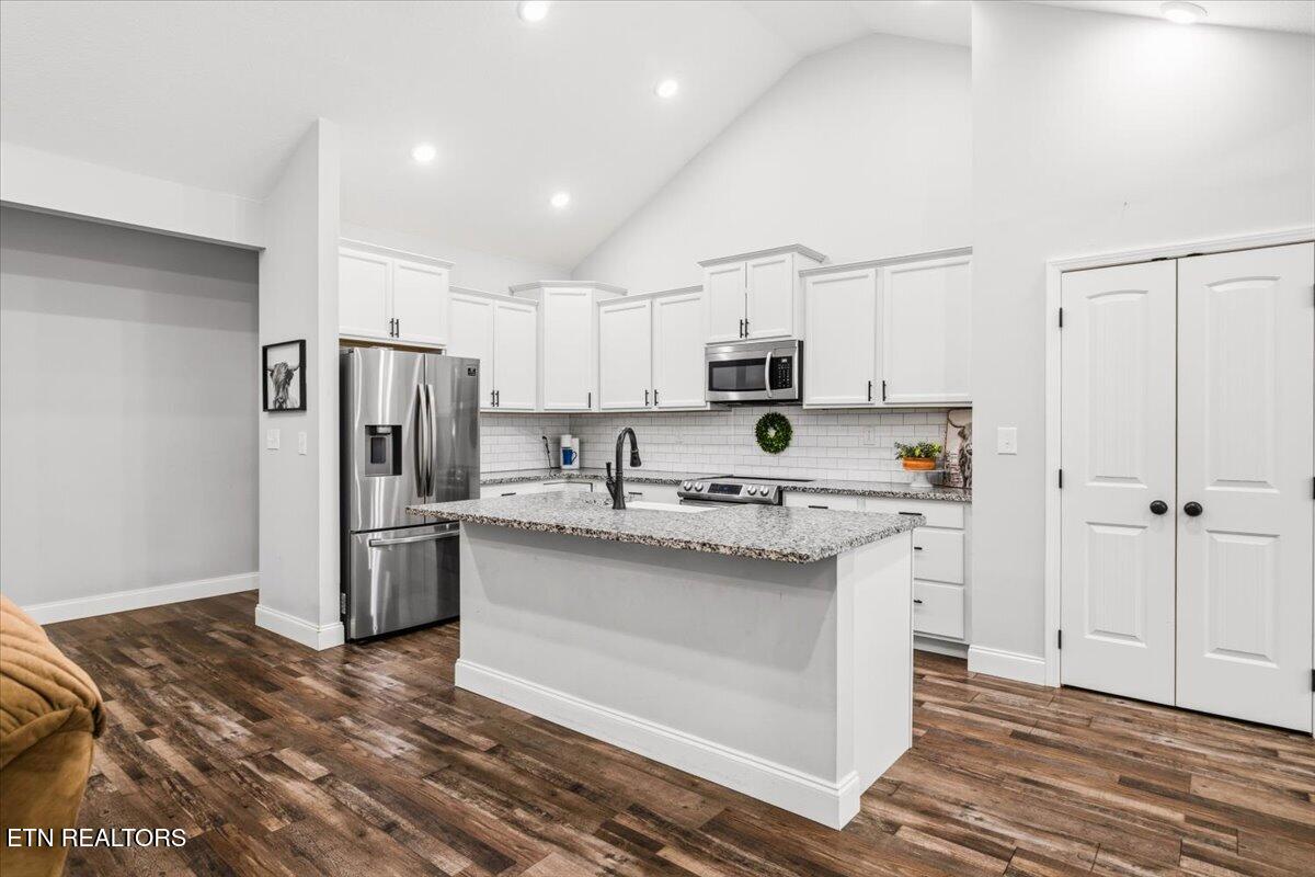 320 Wagon Lane