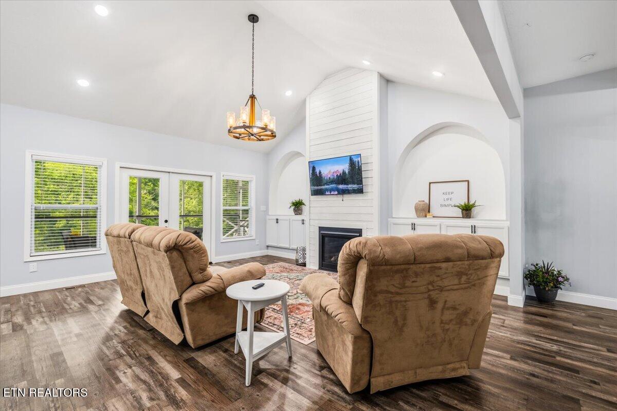 320 Wagon Lane