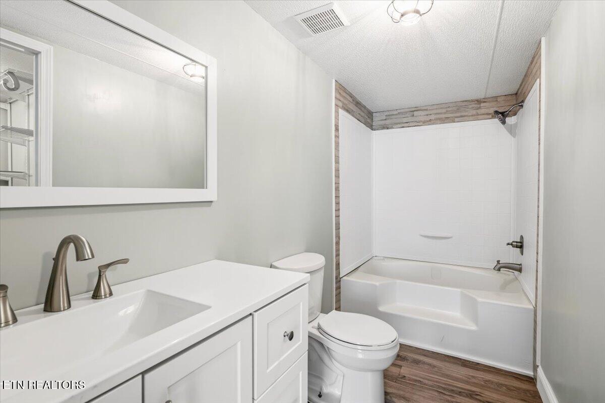 123 Sweat Lane, LaFollette