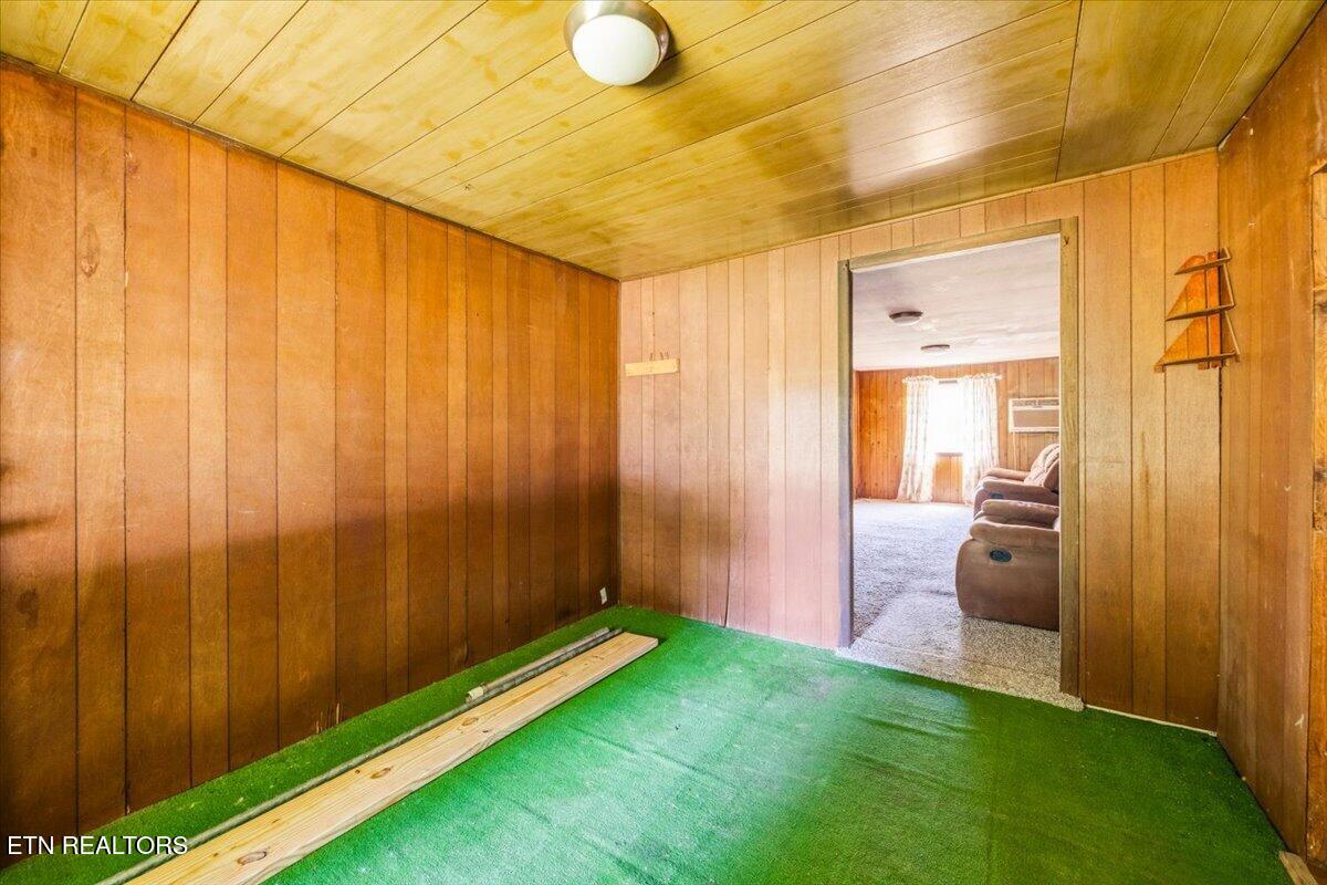 123 Sweat Lane, LaFollette