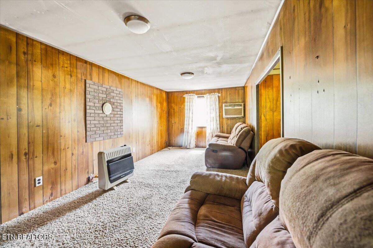 123 Sweat Lane, LaFollette