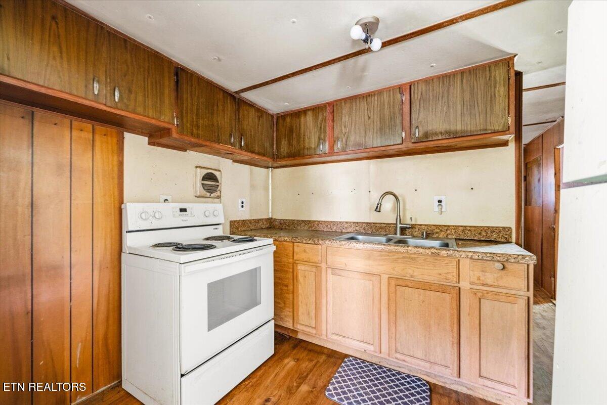 123 Sweat Lane, LaFollette