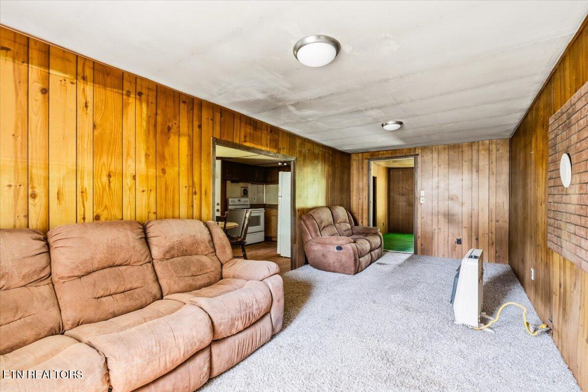 123 Sweat Lane, LaFollette