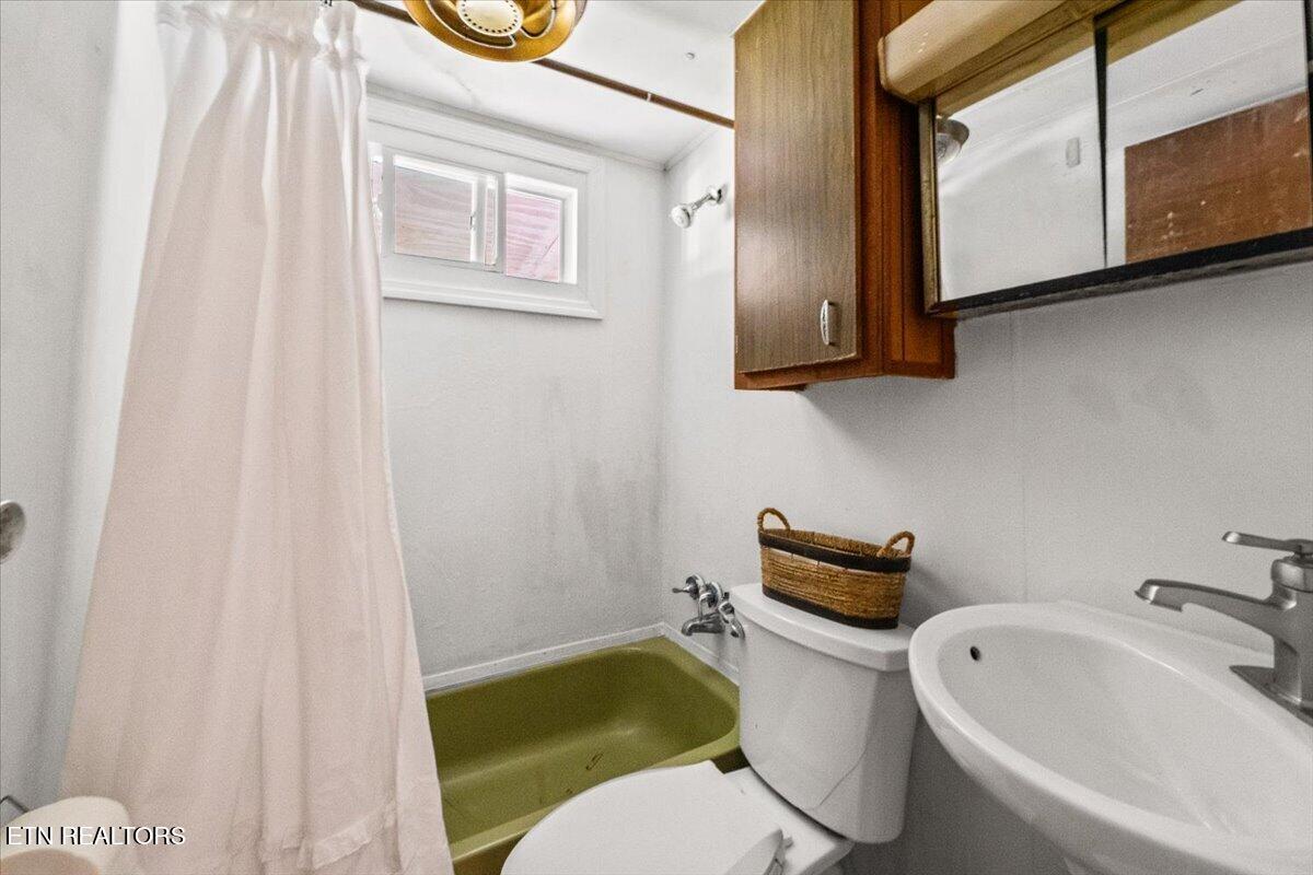 123 Sweat Lane, LaFollette