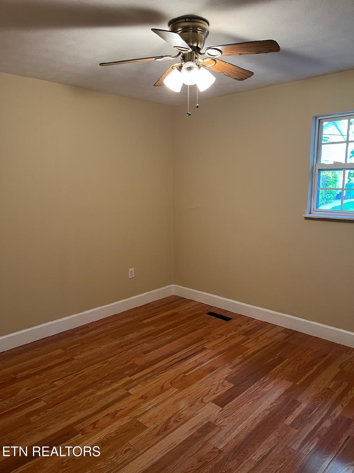 304 Shoreline Circle, LaFollette