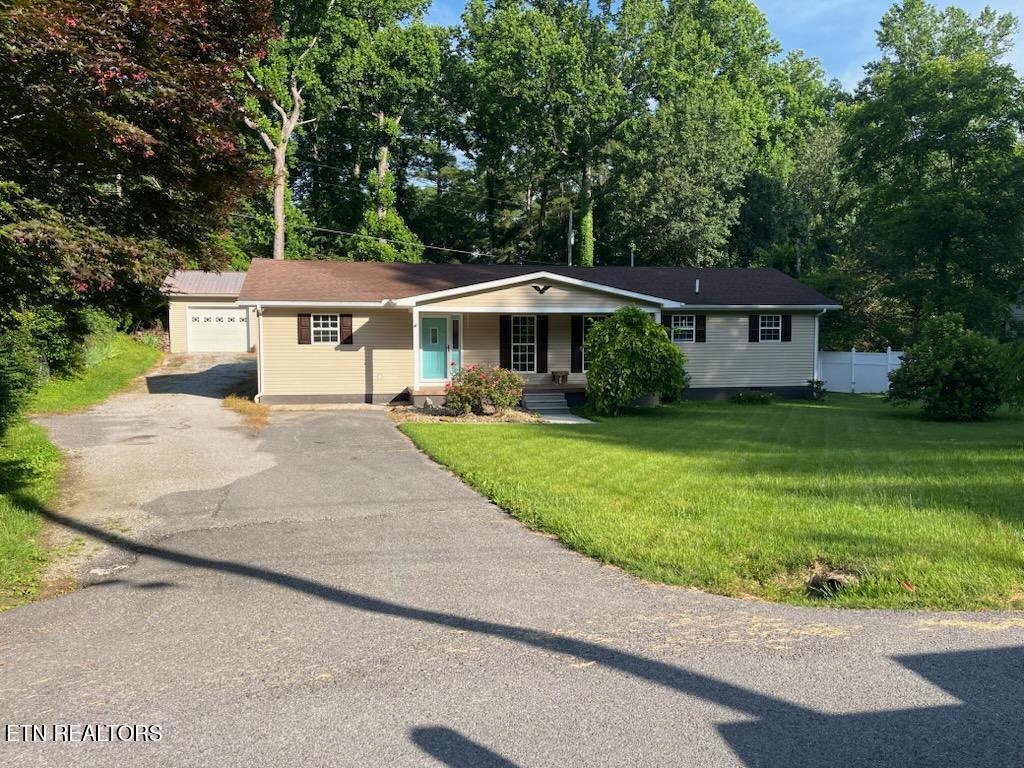 304 Shoreline Circle, LaFollette