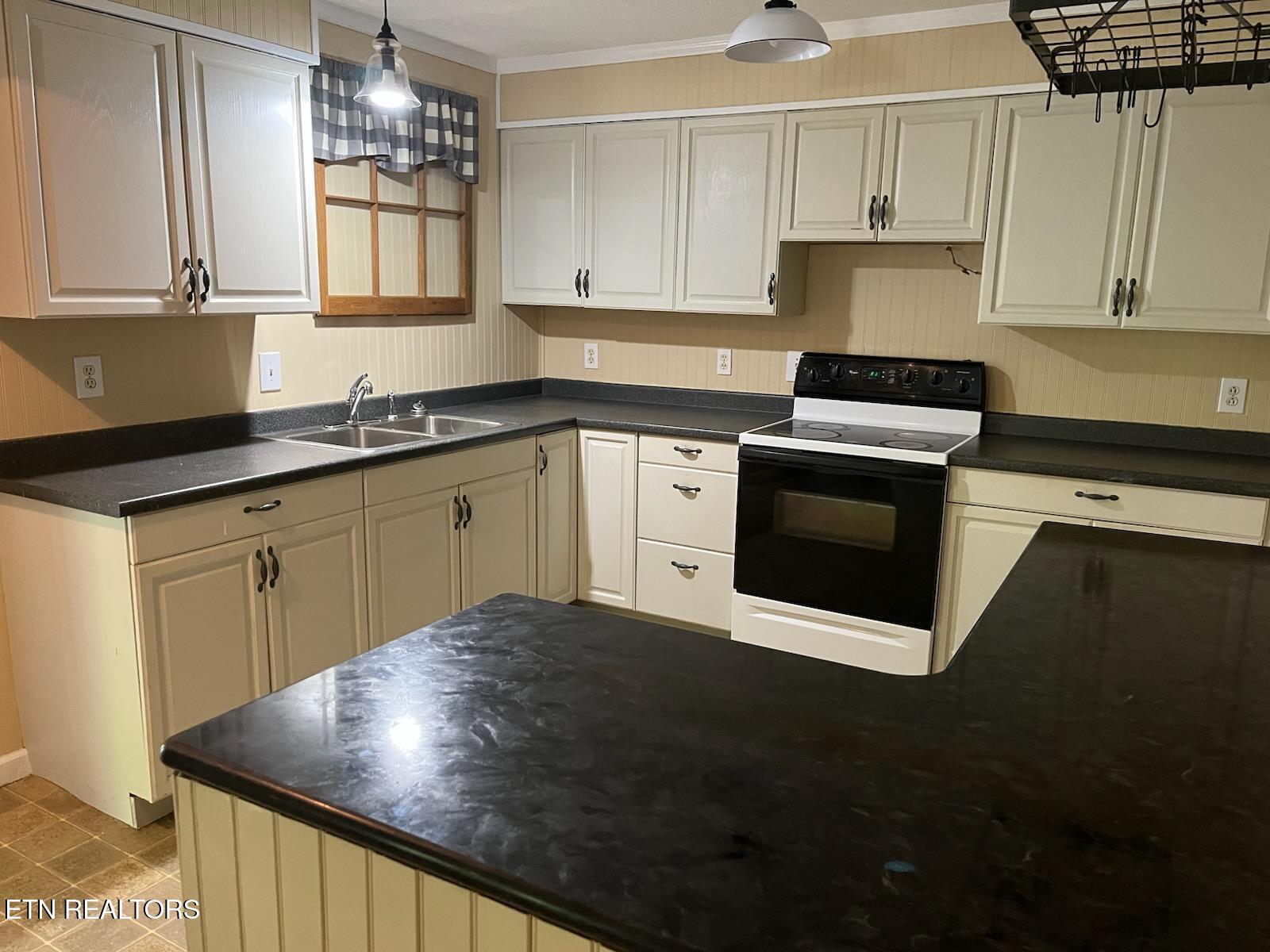 304 Shoreline Circle, LaFollette