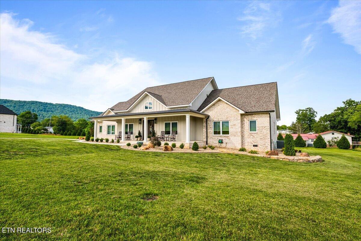 195 Grandview Lane