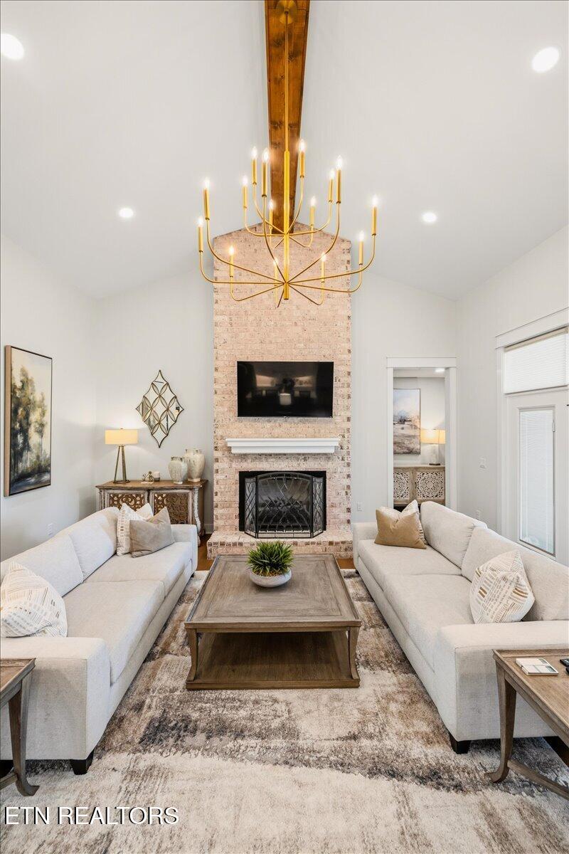 195 Grandview Lane