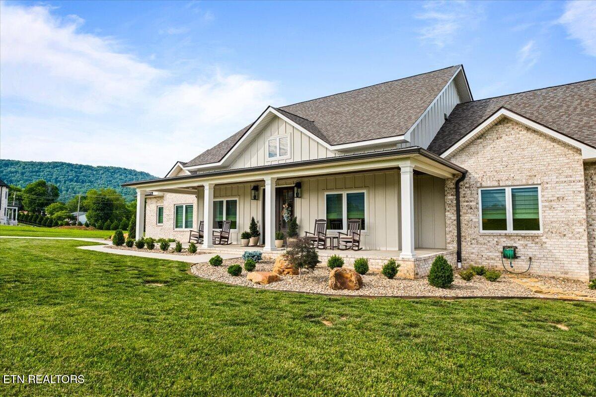 195 Grandview Lane