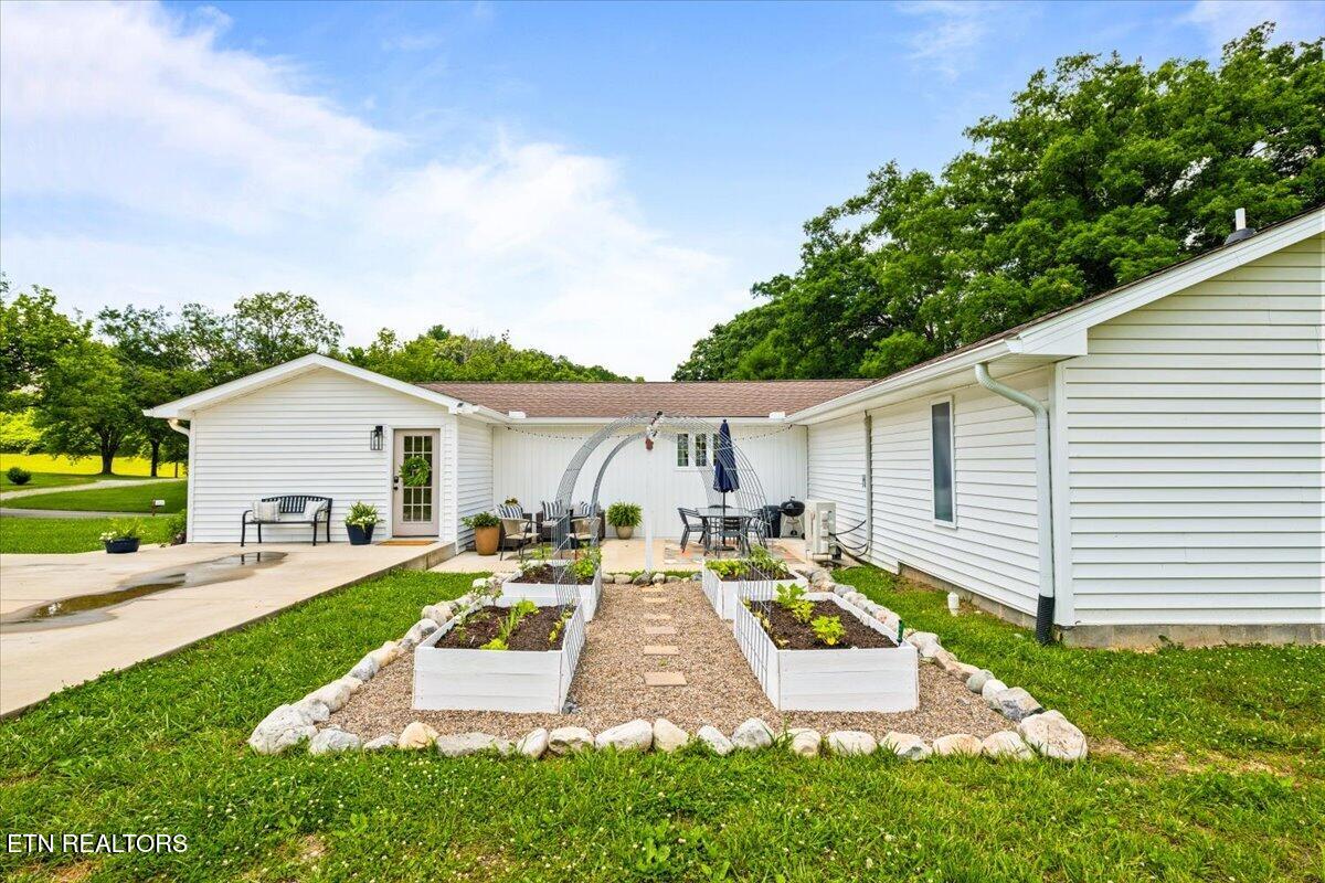 211 Pump Hollow Rd