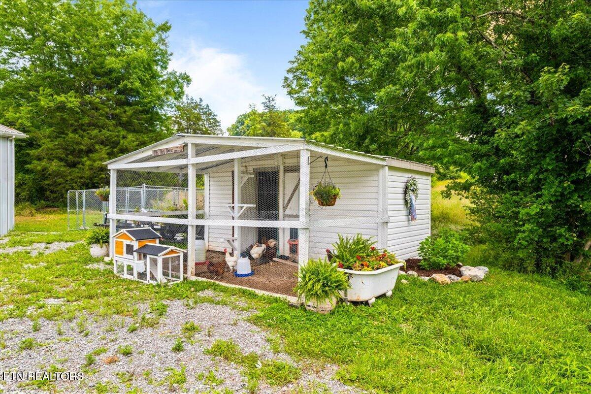 211 Pump Hollow Rd
