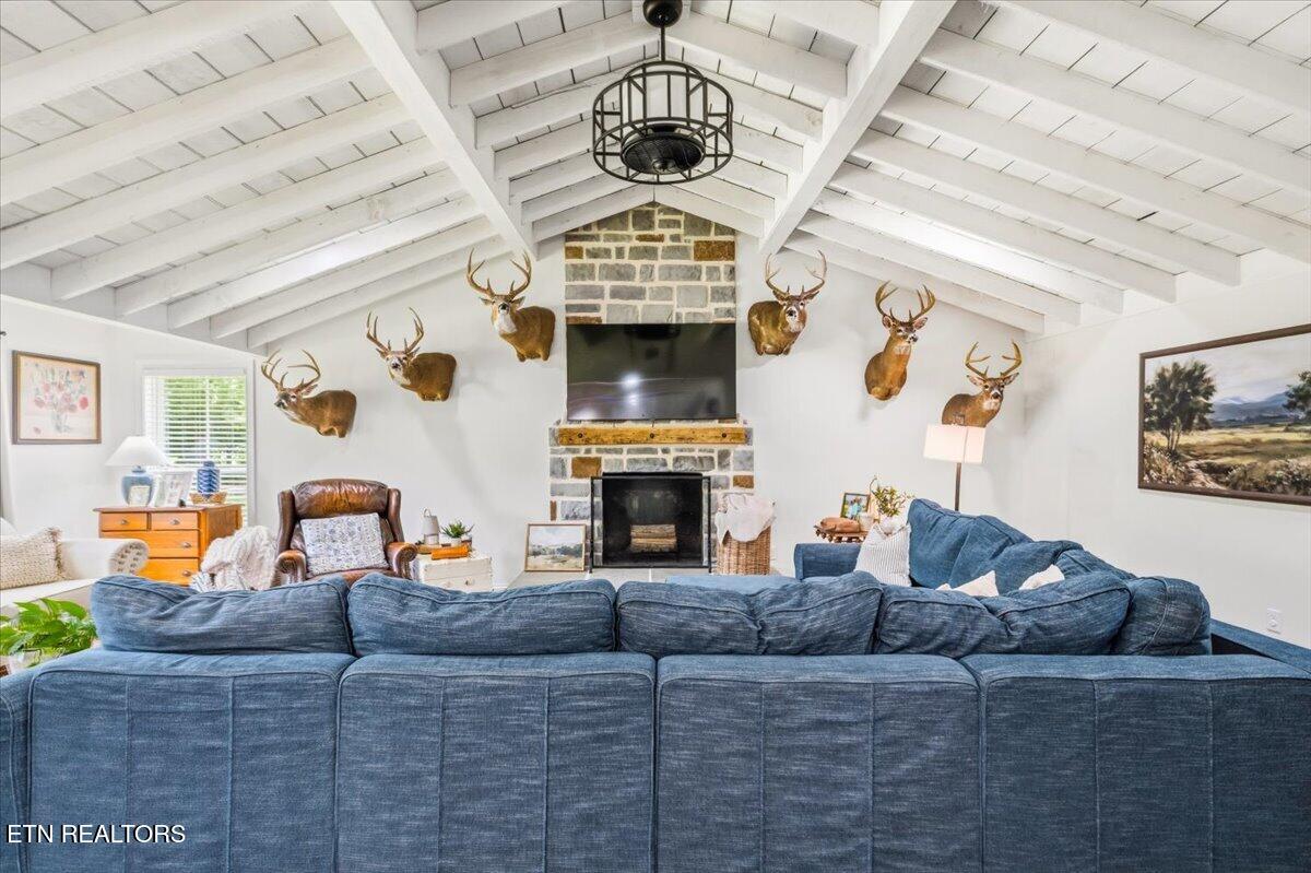 211 Pump Hollow Rd