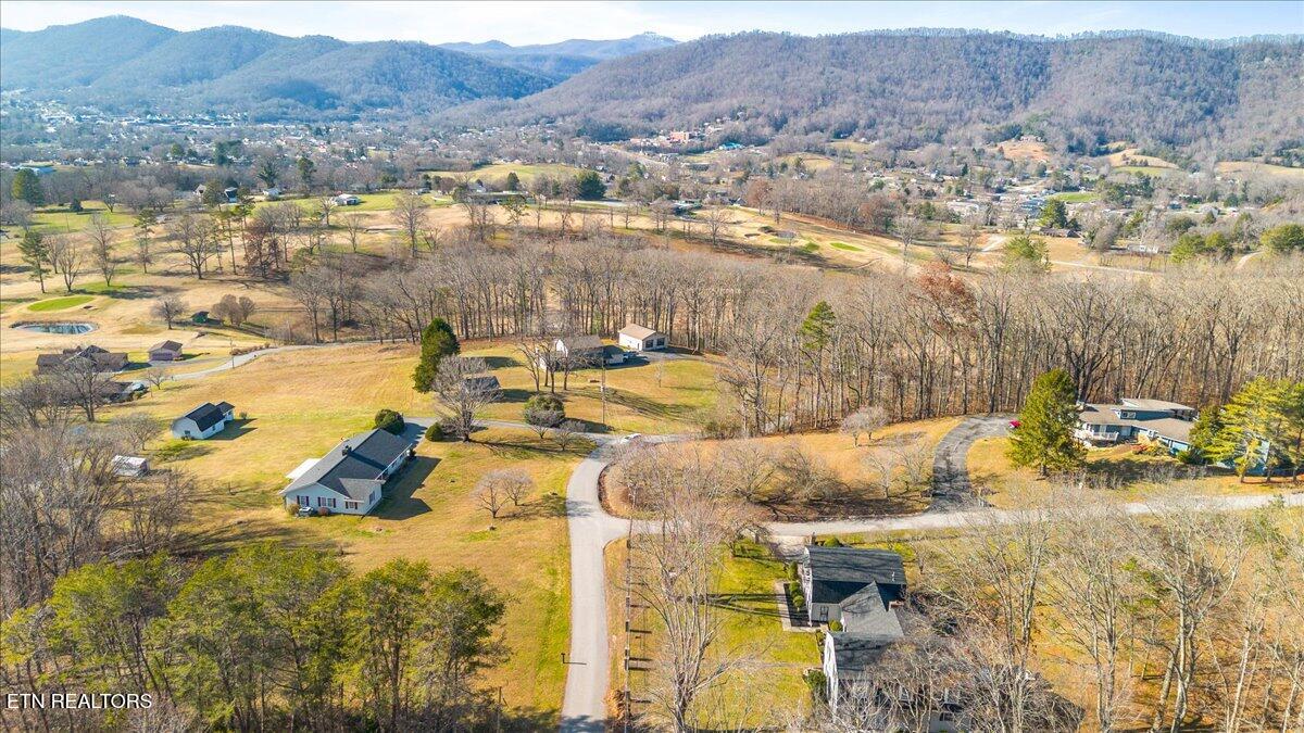 203 Golf Hill Lane, LaFollette