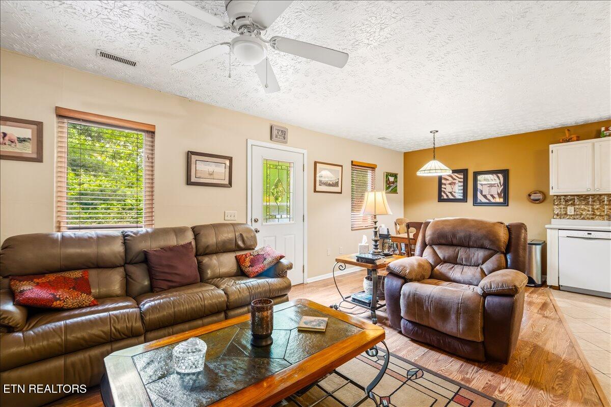 274 Pearl Rd, LaFollette