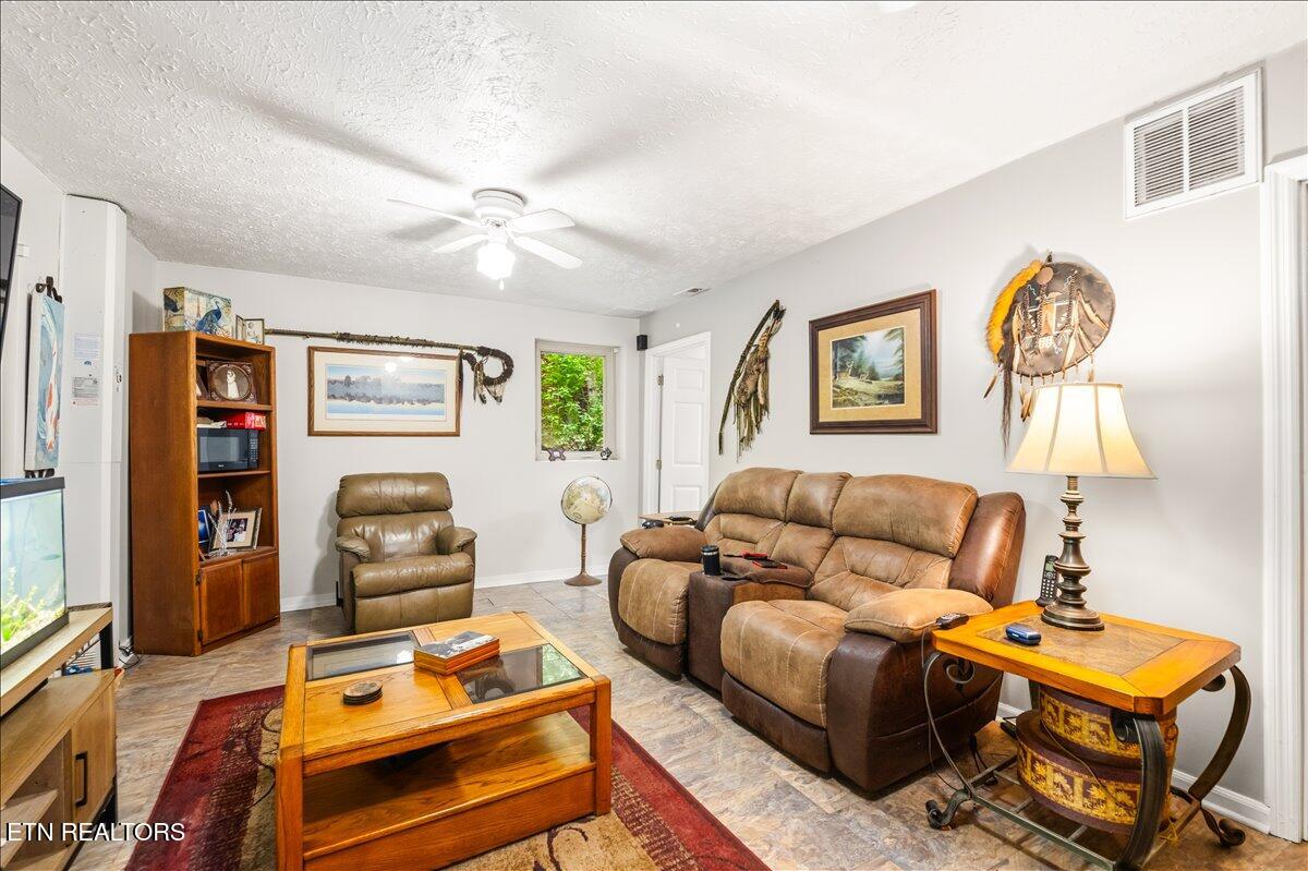 274 Pearl Rd, LaFollette