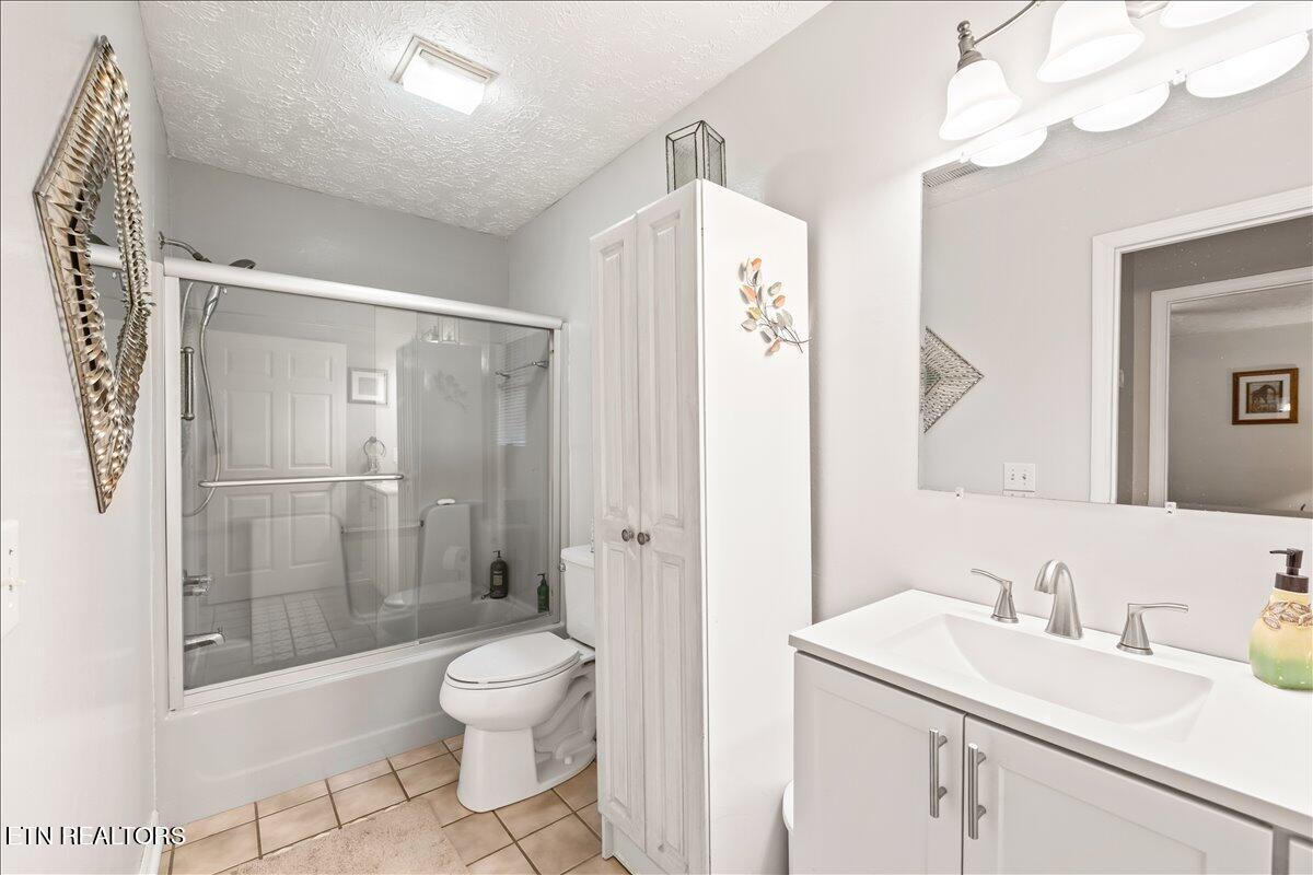 274 Pearl Rd, LaFollette