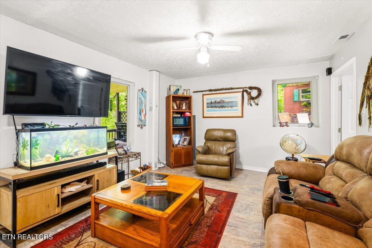 274 Pearl Rd, LaFollette