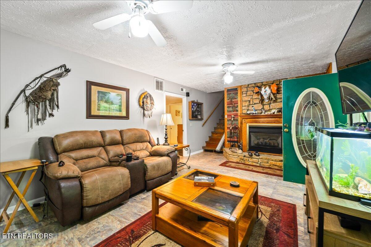 274 Pearl Rd, LaFollette
