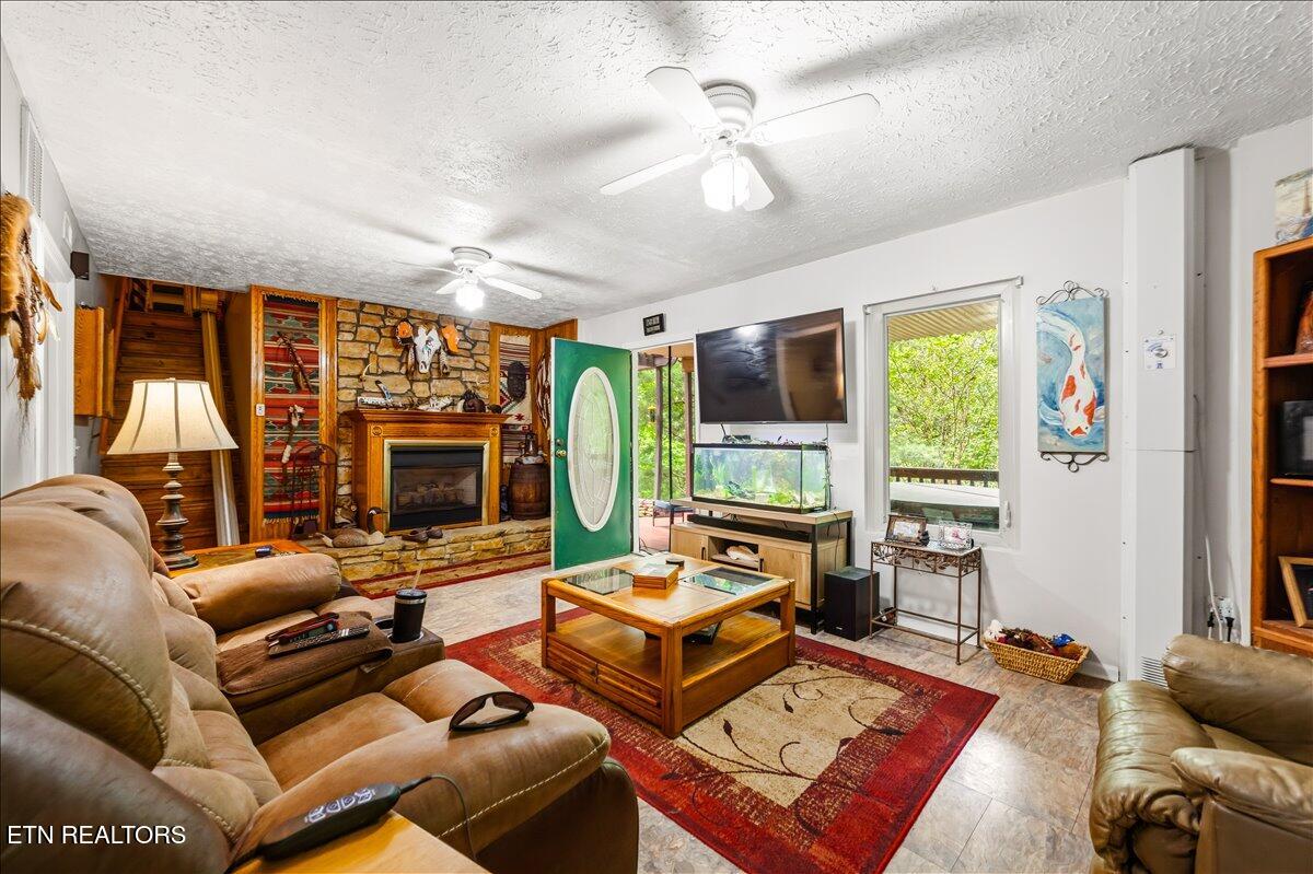 274 Pearl Rd, LaFollette