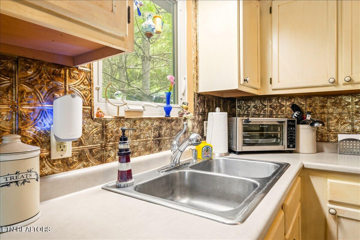 274 Pearl Rd, LaFollette