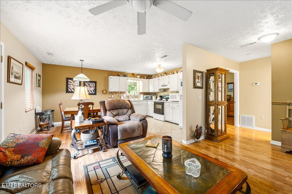 274 Pearl Rd, LaFollette