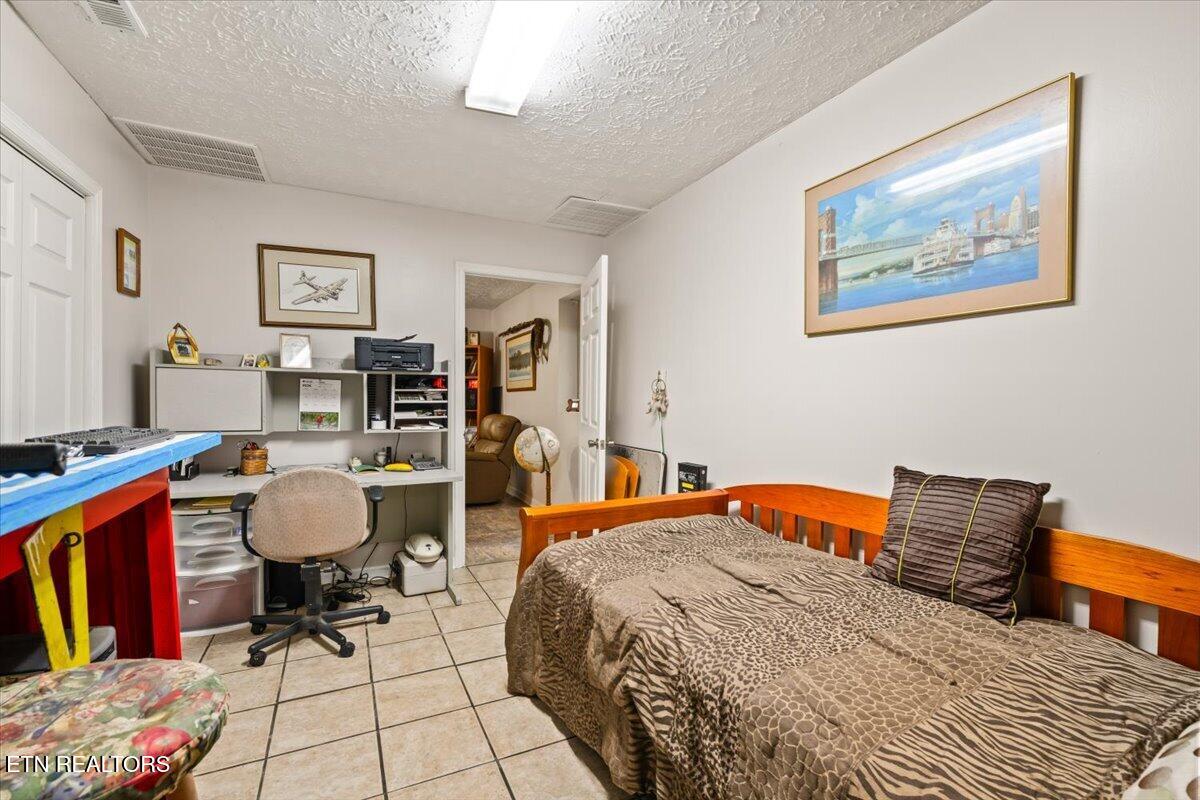274 Pearl Rd, LaFollette