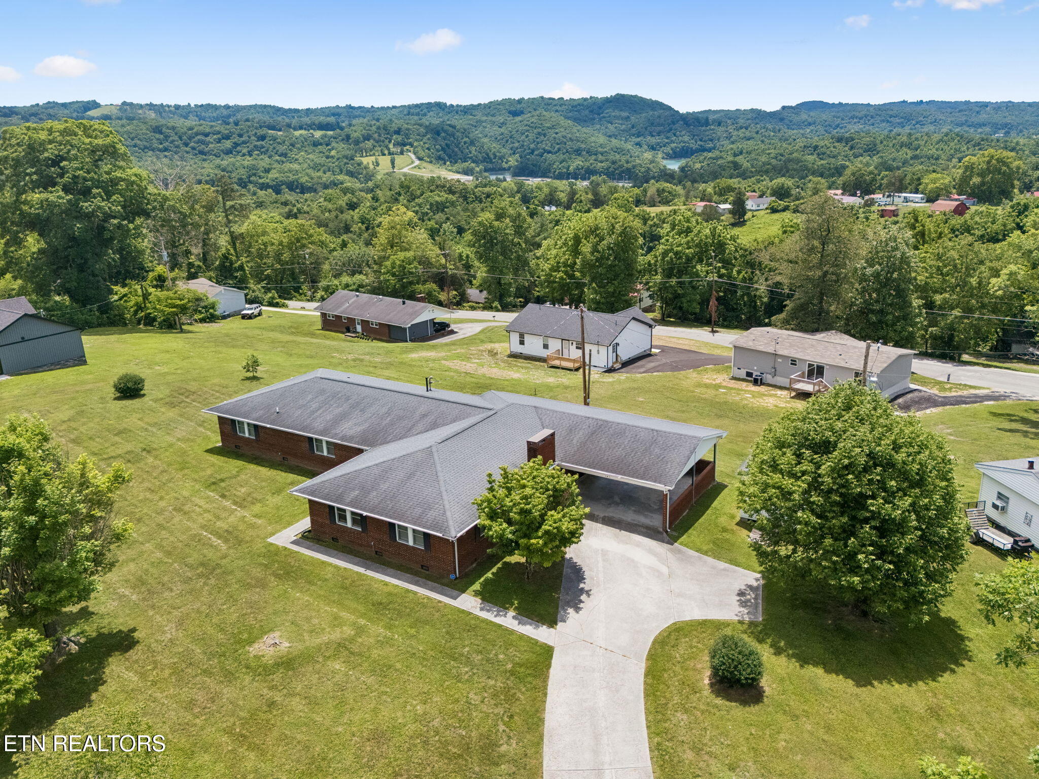 147 Meredith Rd, LaFollette