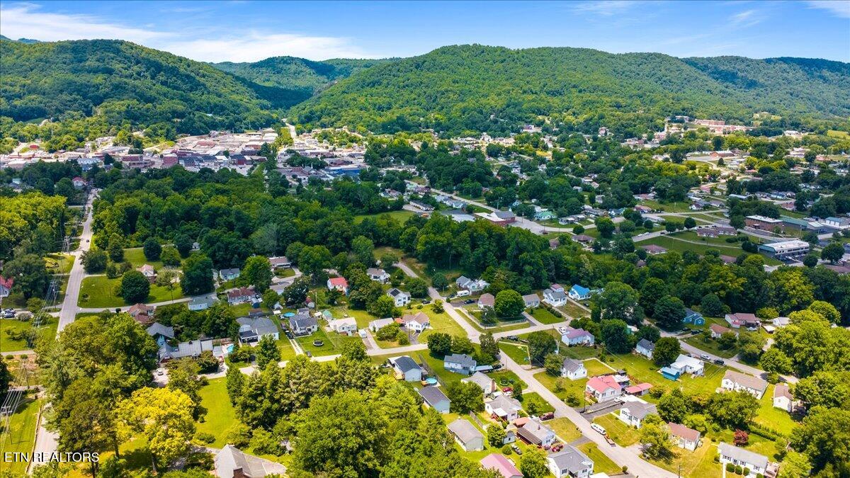 105 Jessica Lane, LaFollette