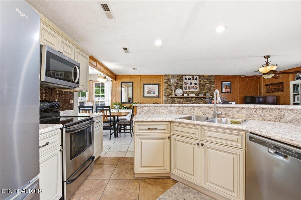 146 Crescent Lane