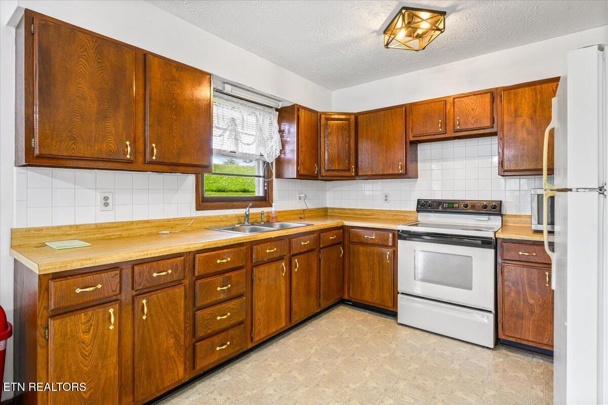 3824 Demory Rd, LaFollette